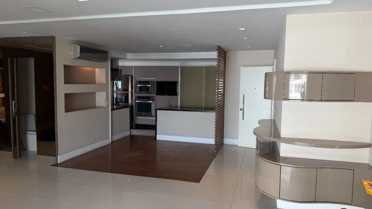 Imagem Excelente apartamento de frente à venda na Barra da Tijuca, dispondo de 157 m² de área construíd...