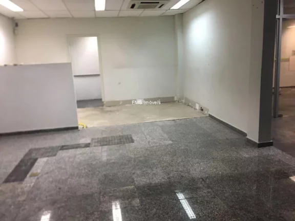 Imagem Casa Comercial de 350m² de Área para Locação em Cerqueira César