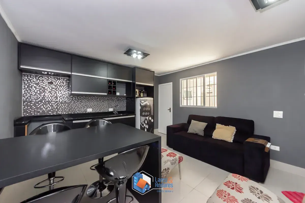 Imagem Sobrado para venda em Vila Zat com 4 quartos, sendo 2 suítes, 300m²
