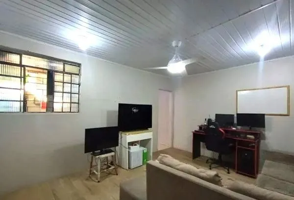 Imagem Casa no bairro Jardim do Salso com 2 dormitórios e 4 vagas