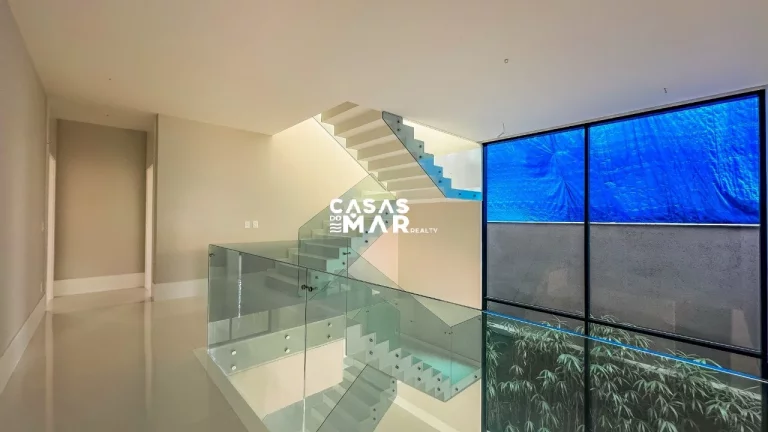 Imagem Magnífico Triplex Novíssimo no Condomínio Del Lago: Luxo, Conforto e Sofisticação em 860m²