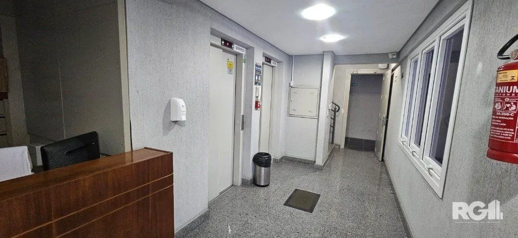 Imagem Lindo Apartamento Mobiliado de 1 domitório com 1 Suíte e Sacada