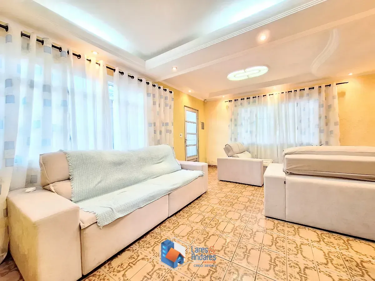 Imagem Sobrado para venda em Jardim Cecy com 2 quartos, 210m²