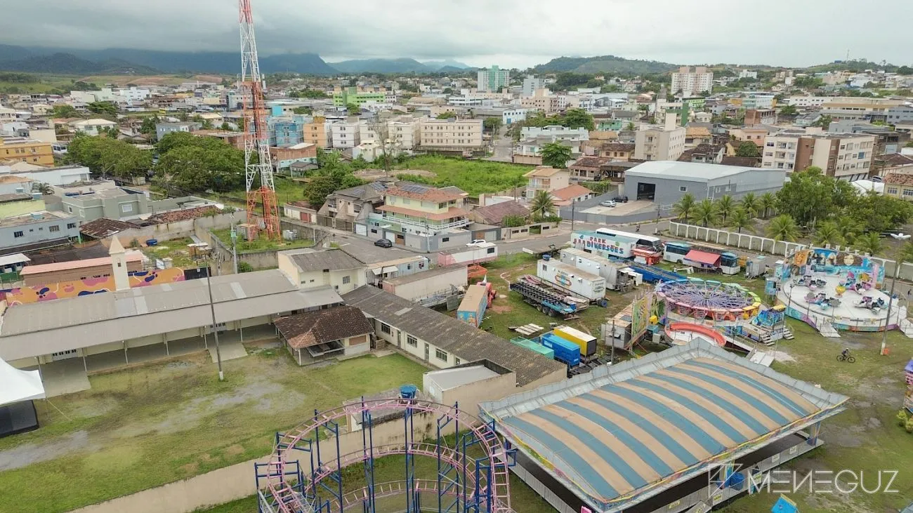Imagem Casa na Av. Copacabana - Praia do Morro | 4 quartos (suíte) + casa 2 quartos nos fundos | 360 m² de terreno | 6 vagas