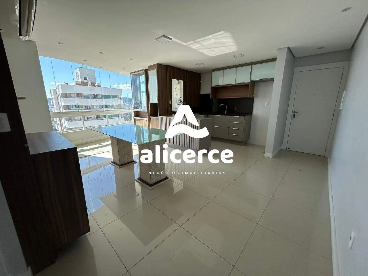 Imagem Apartamento Duplex à venda com 129m² l 3 quartos l 3 suítes l Vista Mar l Estreito - Florianópolis/SC