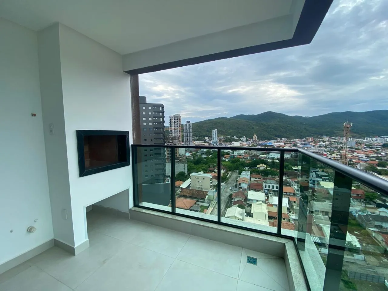 Imagem Apartamento com vista para o mar à venda com 130m2 por R$ 2.300.000,00