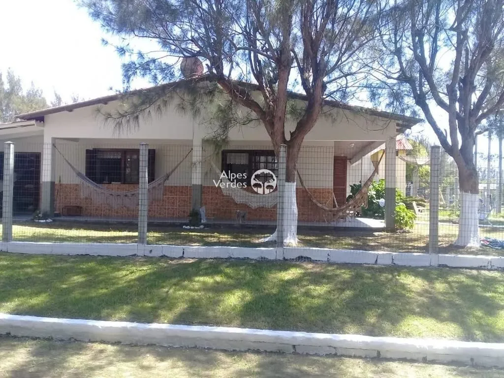 Casa com 3 dormitórios à venda, 150 m2 por R$ 300.000 - Centro - Cidreira/RS