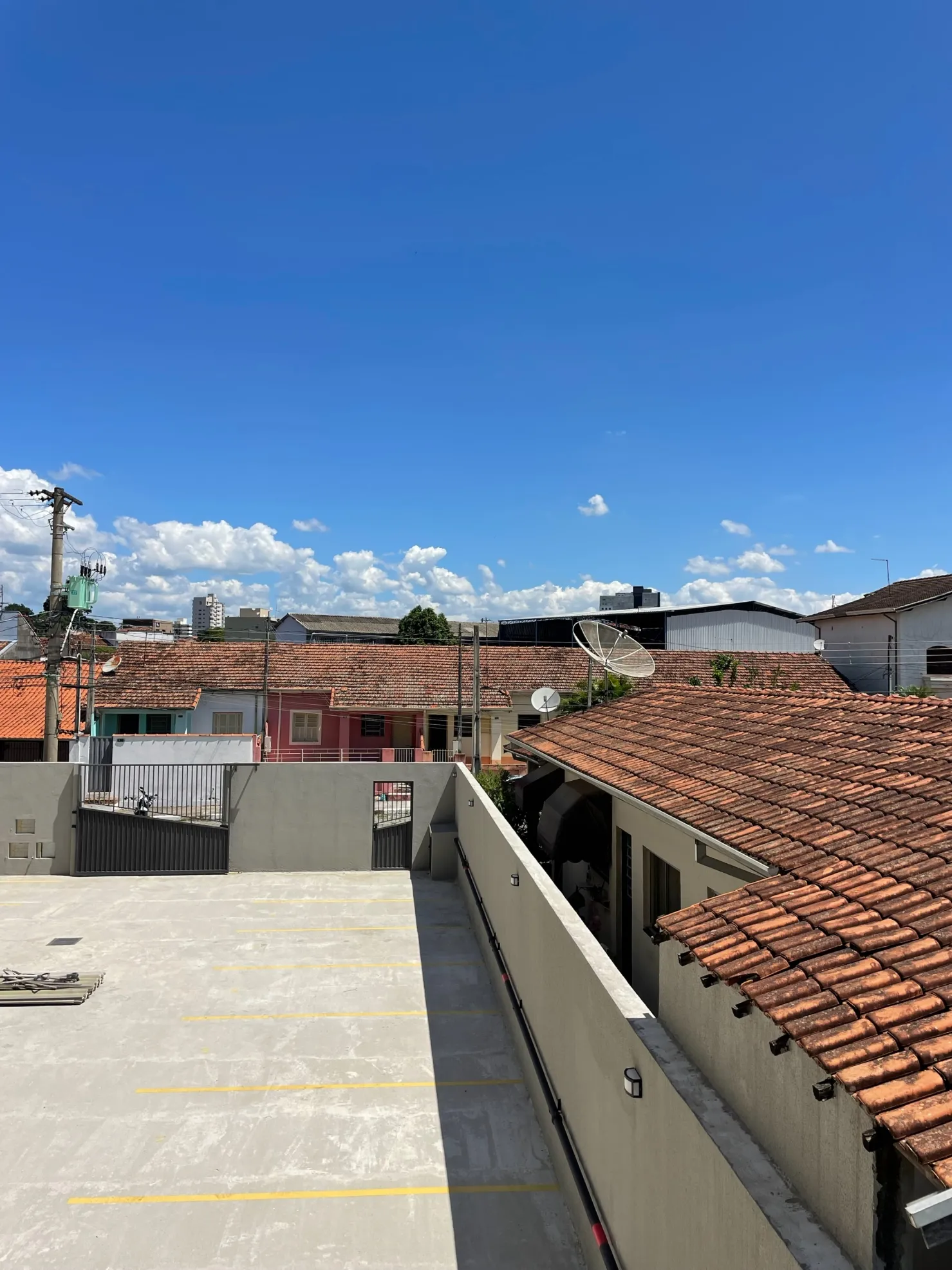 Imagem Apartamento dois dormitórios com suíte e sacada à venda, ótima localização, Bosque da Princesa, Pindamonhangaba, SP