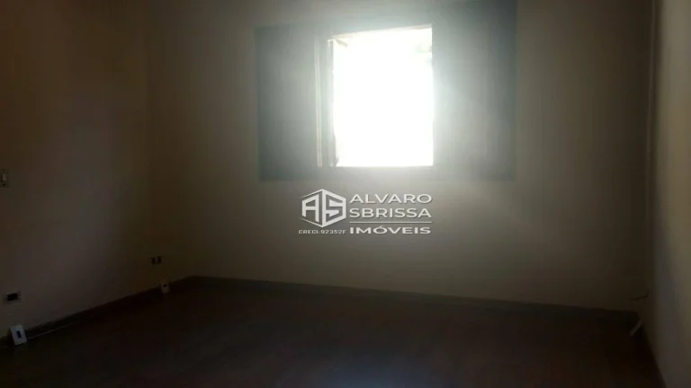 Imagem Casa estilo colonial, possui 3 suítes com ar condicionado e armários. Condomínio Portella Itu SP