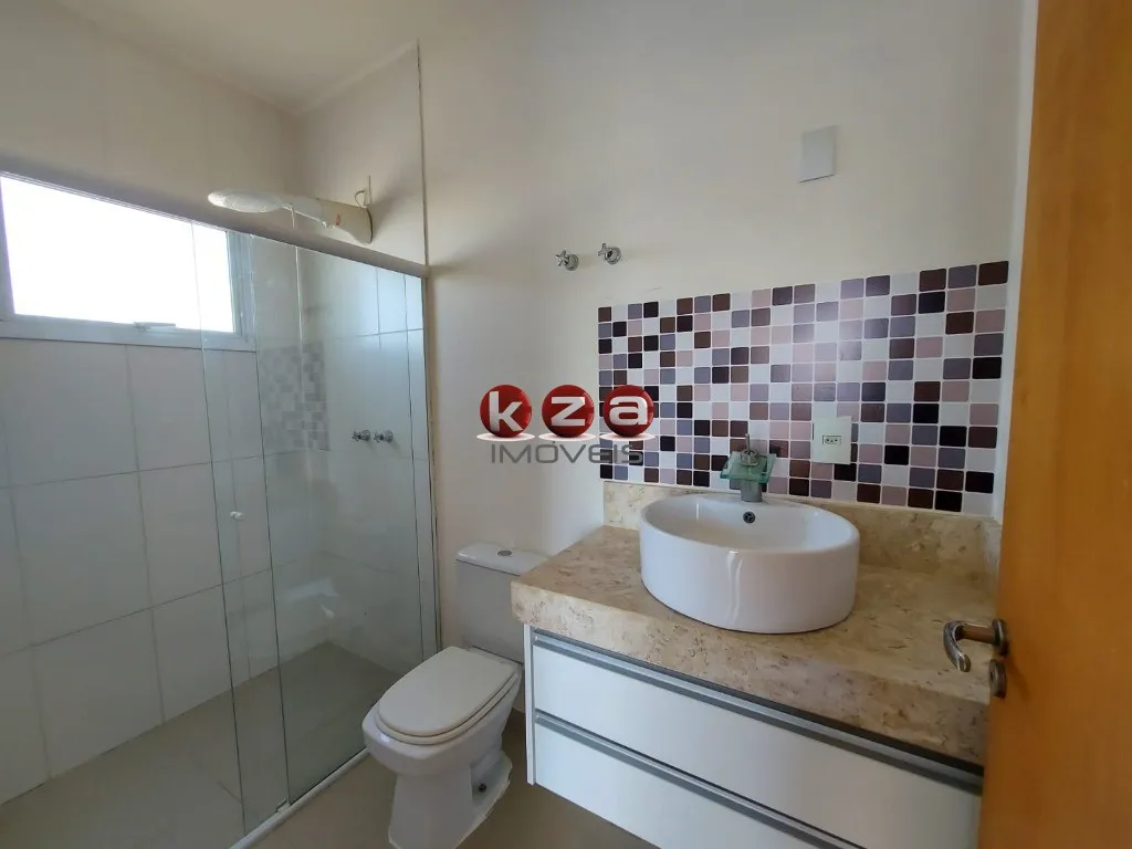 Imagem Venda ou aluguel. Condomínio em Valinhos-SP: Casa com 3 Suítes, 2 Salas e 220m² de Área Privativa!