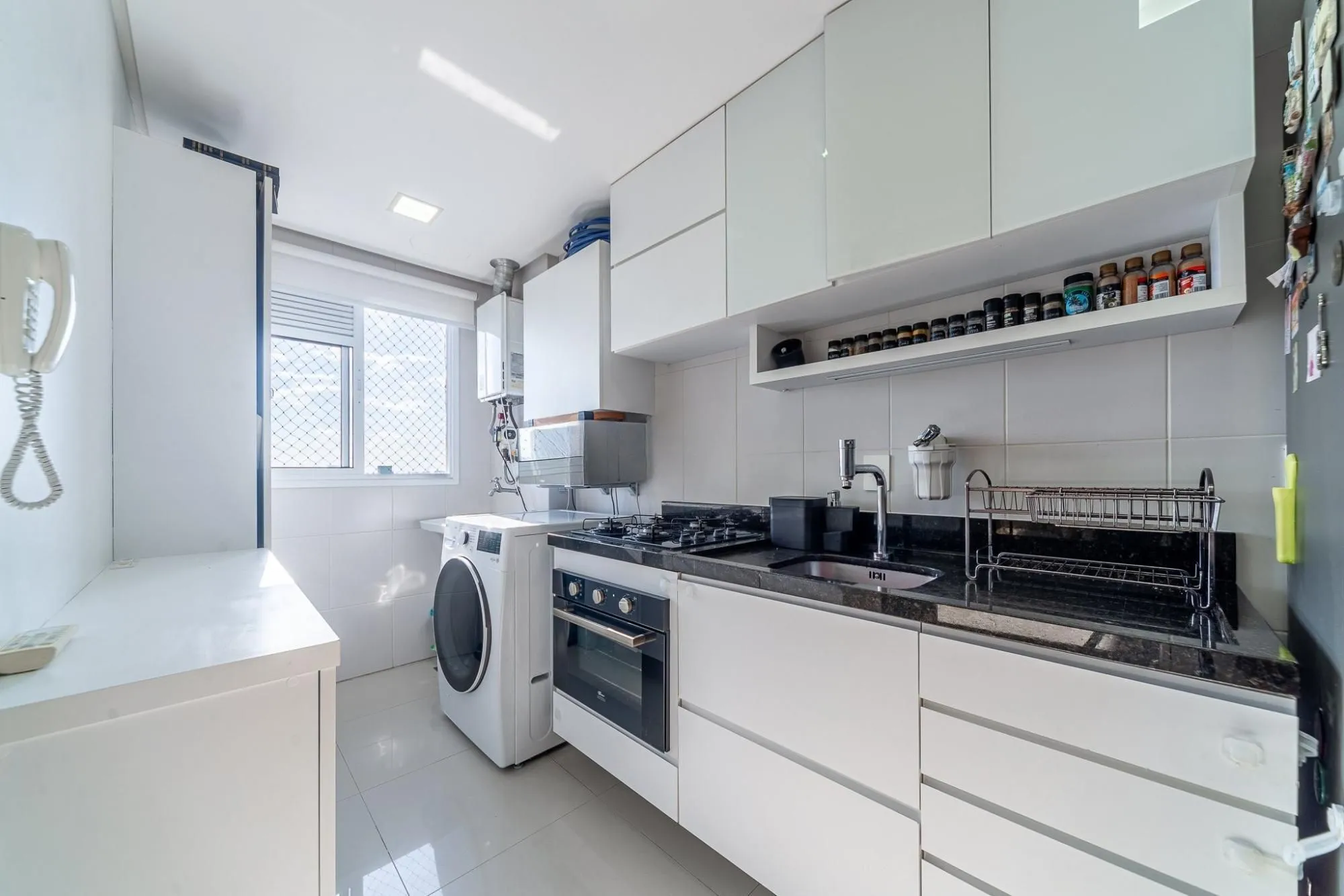 Imagem Apartamento 2 Dormitórios com Suíte e 2 Vagas no Petrópolis - 75m²