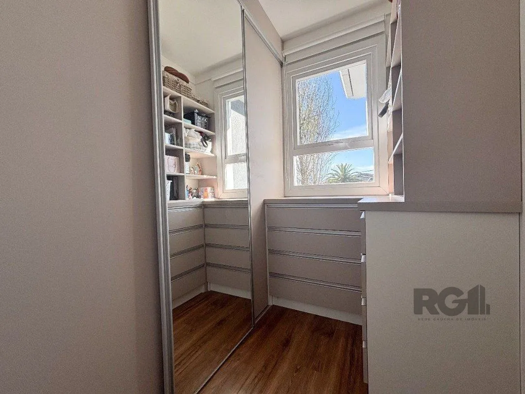 Imagem Casa em condomínio com pátio, piscina, 3 suítes e 2 vagas