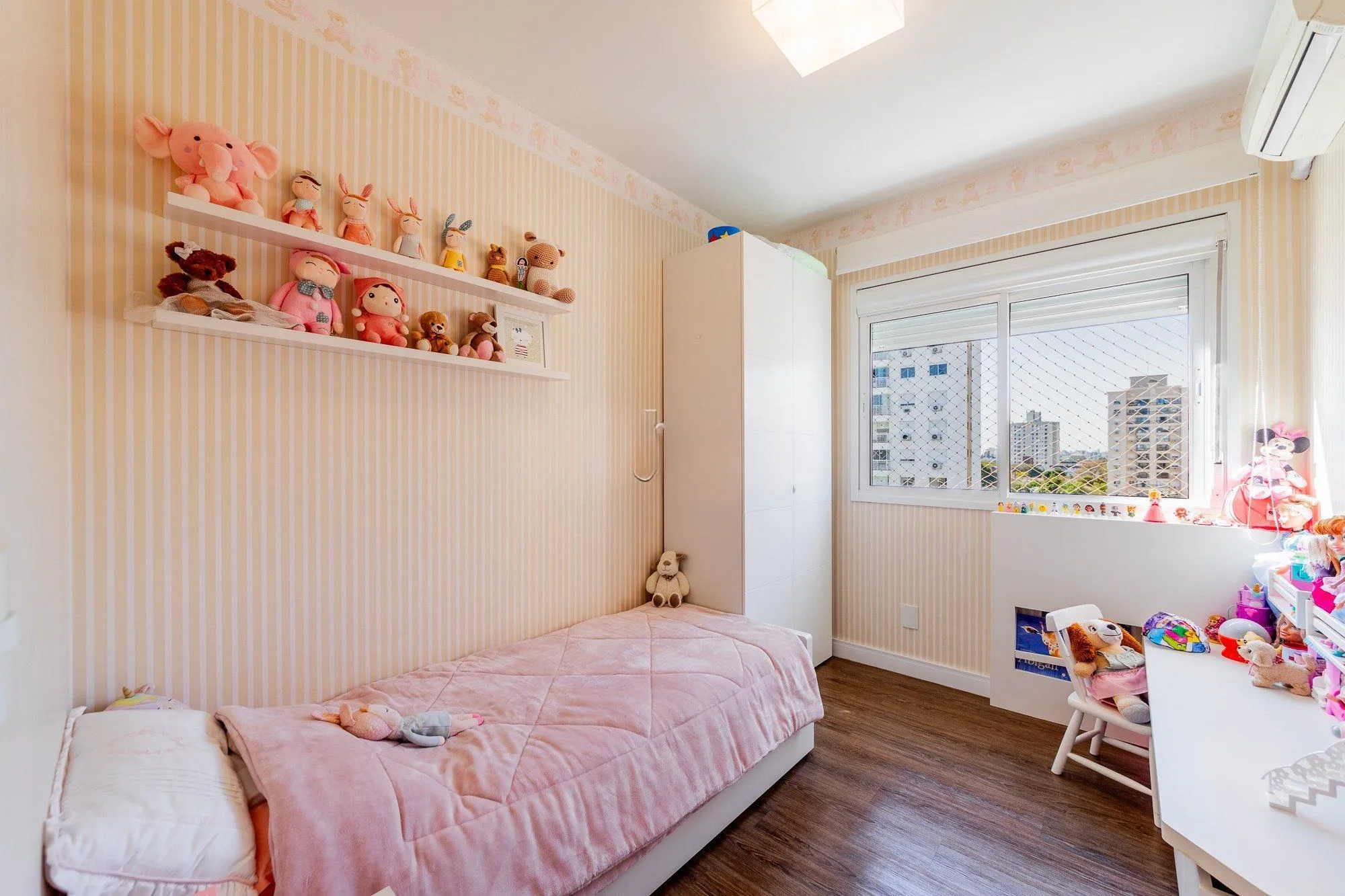Imagem Apartamento com 3 quartos e 79m² à venda em Passo da Areia - Rua Bezerra De Menezes, Passo Da Areia, Porto Alegre