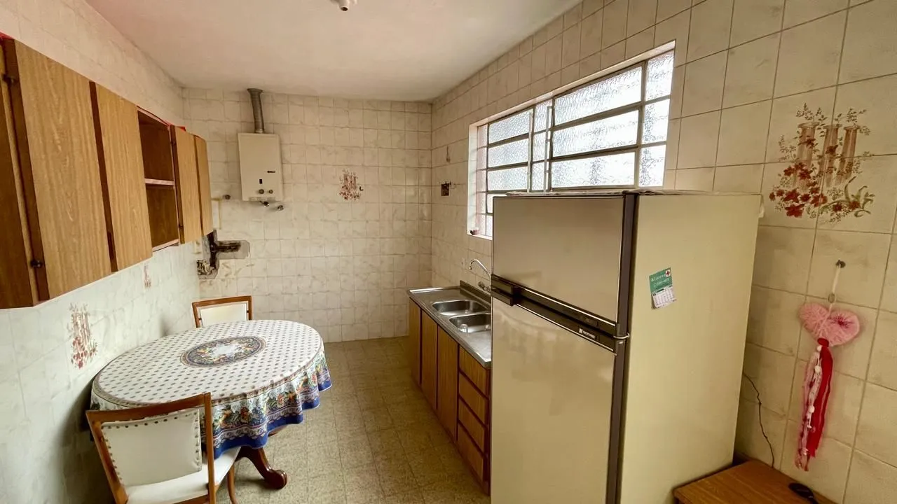 Imagem Casa com living integrado, churrasqueira e amplo terreno