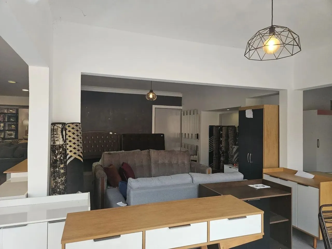 Imagem Salão comercial à venda em Sorocaba-SP: 1 sala, 1 banheiro, 3 vagas, 170m² no Quintais do Imperador