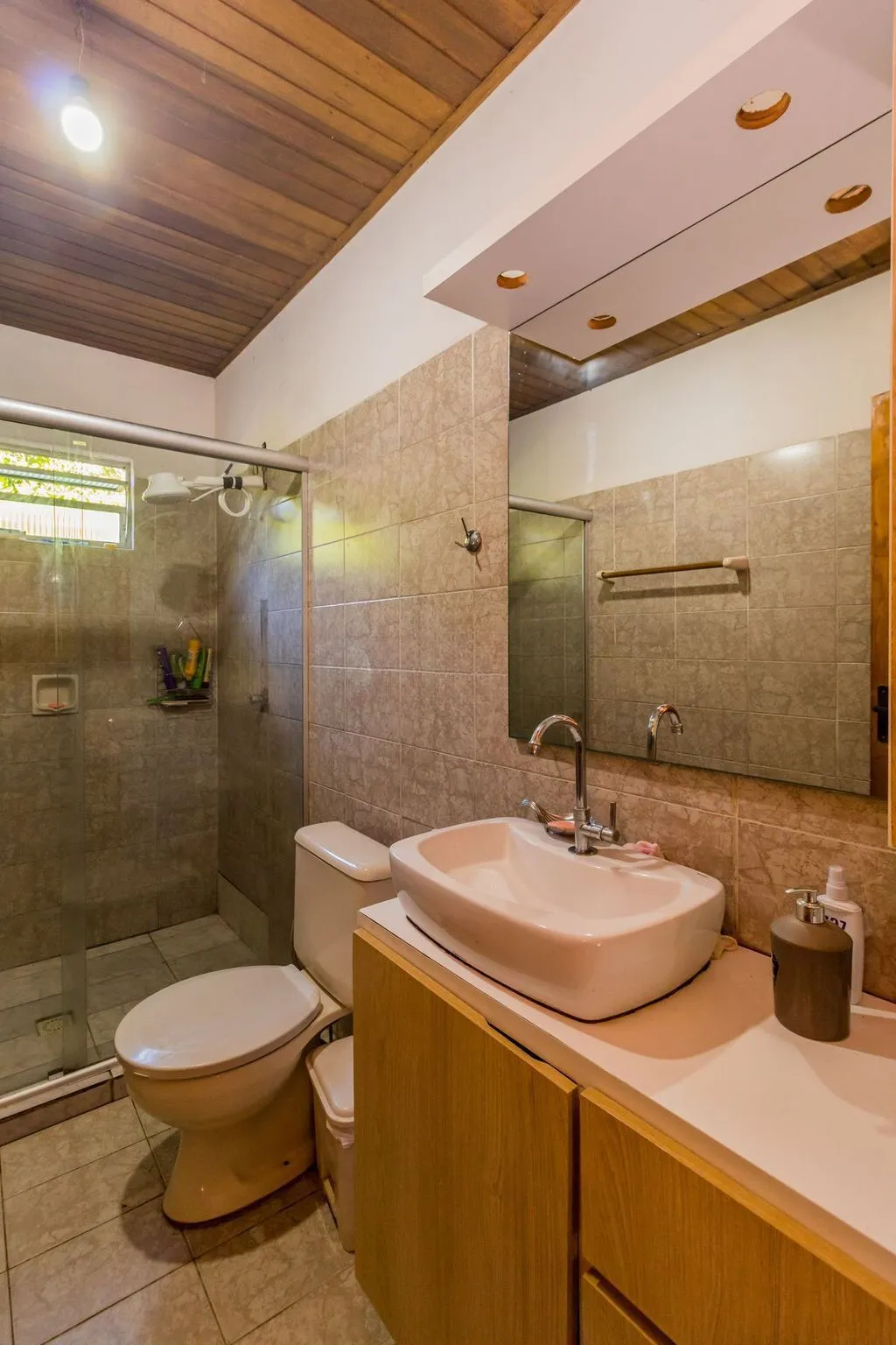 Imagem Casa de 5 dormitórios à venda no Bairro Bom Jesus - Porto Alegre
