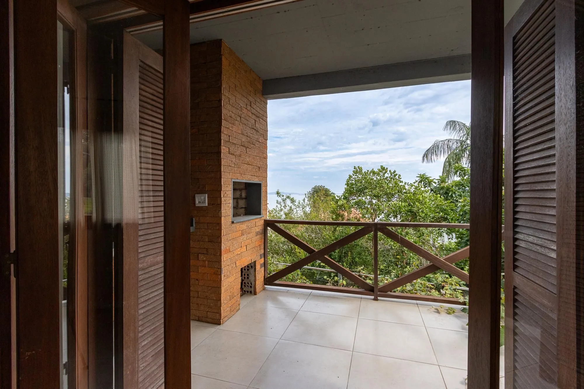 Imagem Casa com 6 quartos à venda bairro Espírito Santo, Porto Alegre.