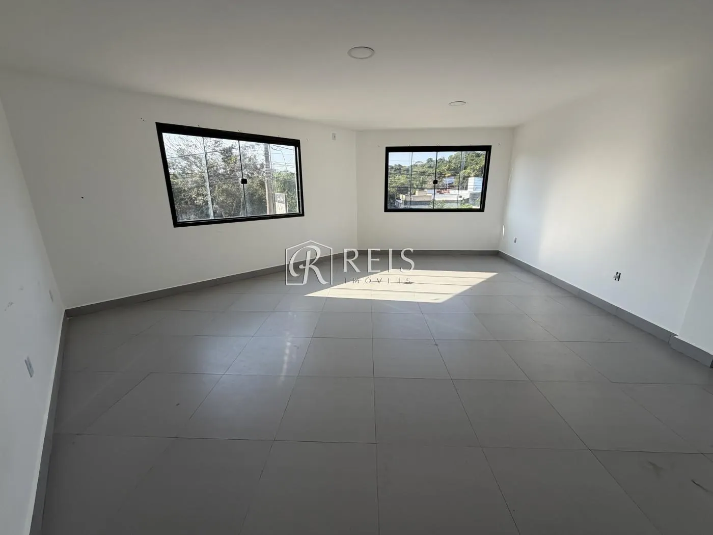 Imagem Sala Comercial para Locação em Rio das Ostras, Colinas, 1 banheiro