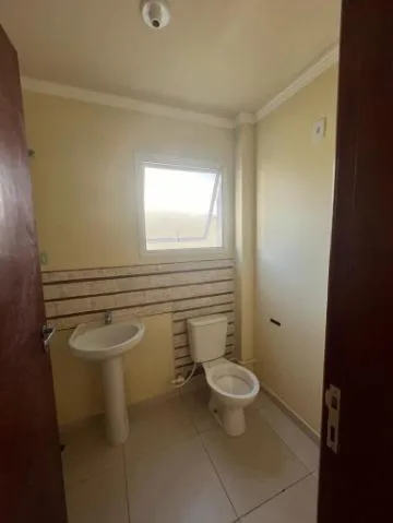 Imagem VENDA DE SOBRADO NO JORDANÓPOLIS, EM ARUJÁ/SP, 150m² com 2 suítes, sala de estar, quintal, edícula com banheiro e garagem para 2 autos. CONSULTE-NOS.