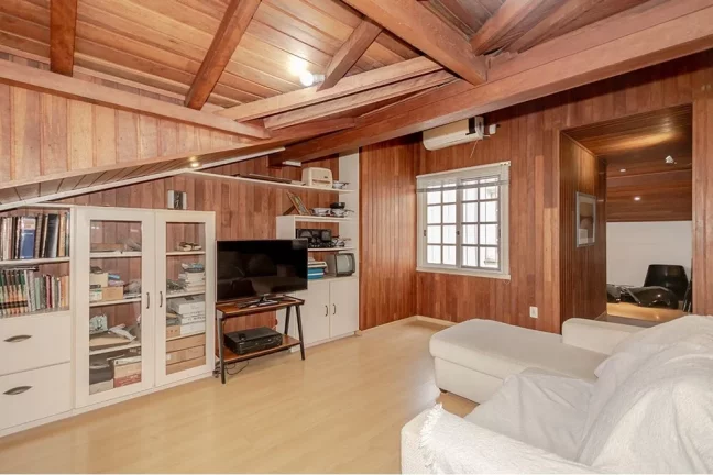 Imagem Casa para venda no bairro Chácara das Pedras em Porto Alegre