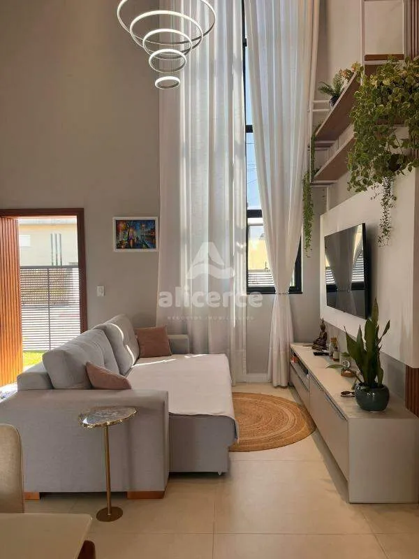 Imagem Casa Alto Padrão à Venda - 3 Dormitórios I 1 Suíte I 200m da Praia I Mobiliada - na Pinheira, Palhoça -S.C.