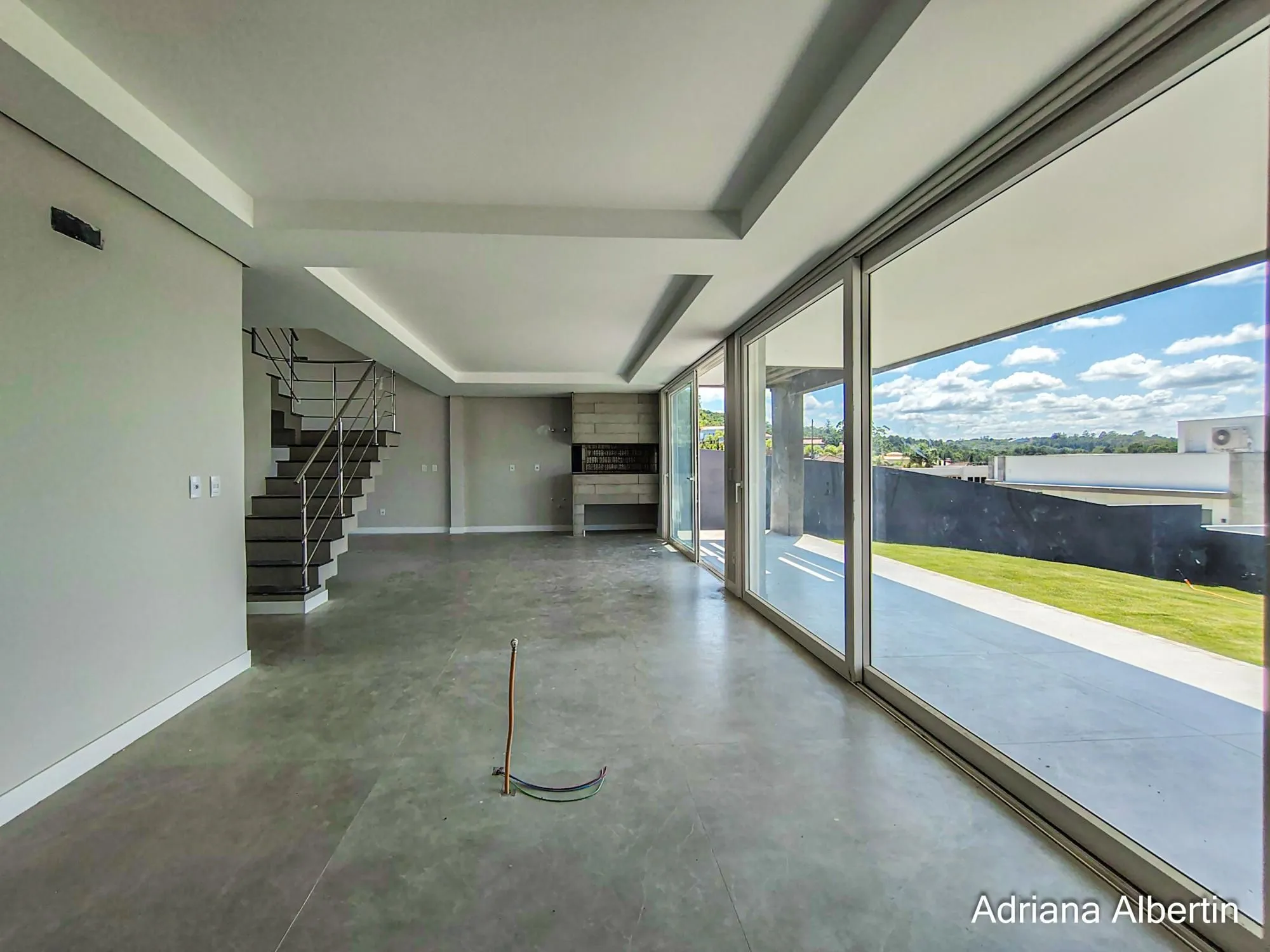 Imagem Casa em Alphaville com 3 suítes e pátio amplo