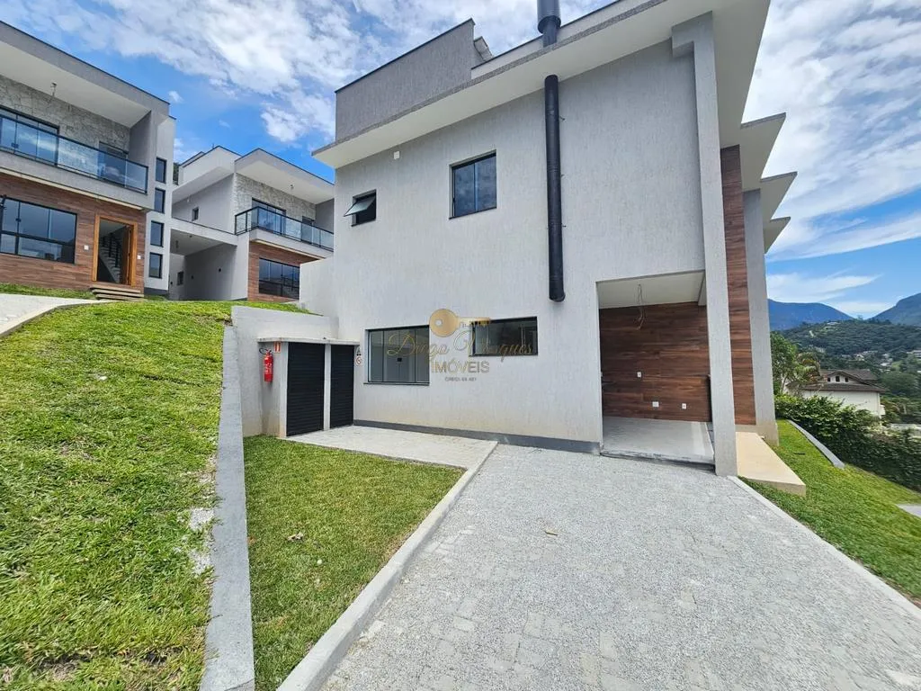 Imagem Casa em Condomínio para Venda em Teresópolis / RJ no bairro Golfe