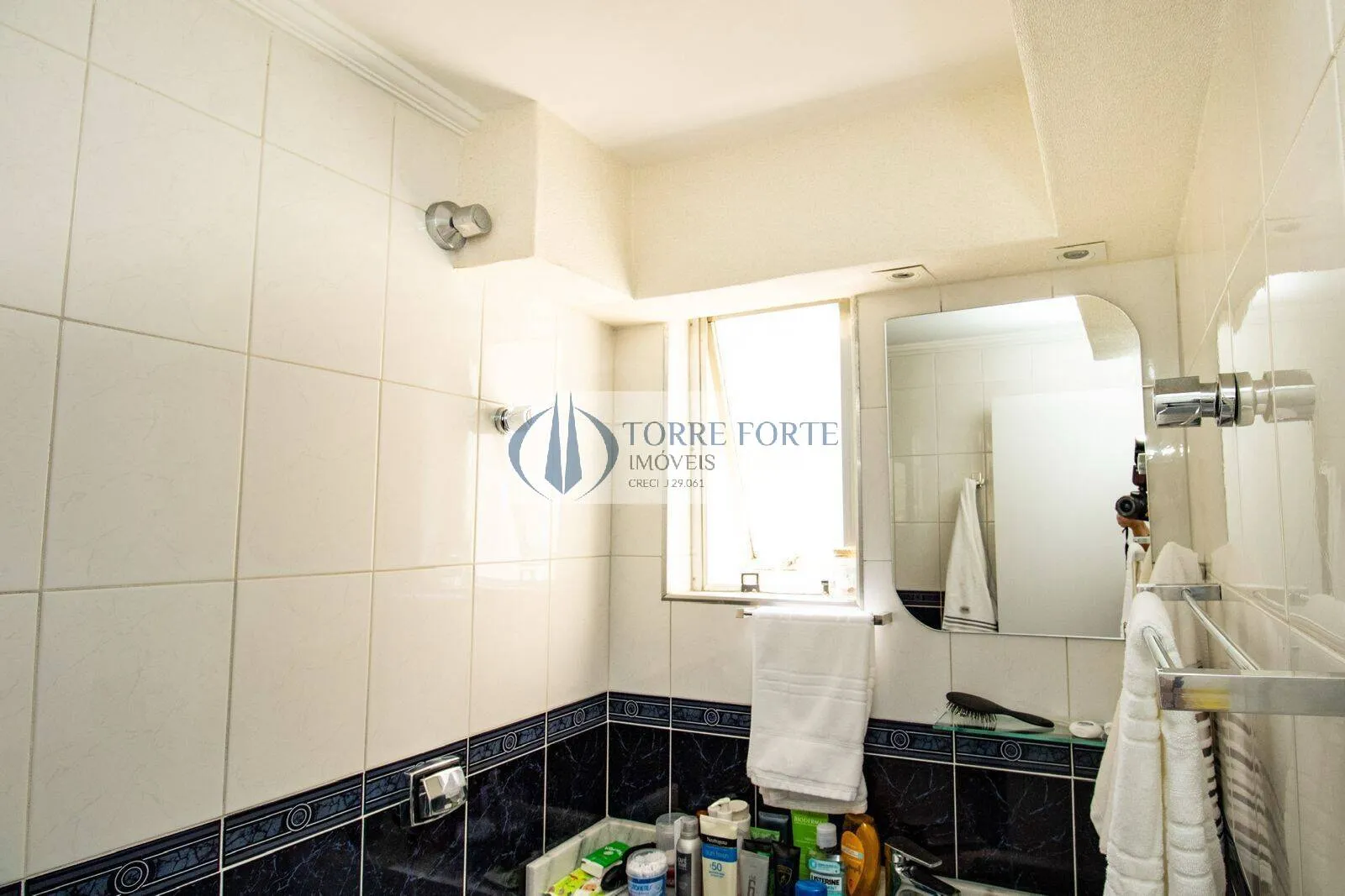 Imagem Lindo apartamento reformado com 62 M², 2 dorms. 1 vaga de garagem em Moema