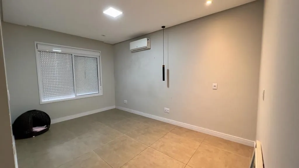 Imagem Casa térrea com piscina no Guarujá