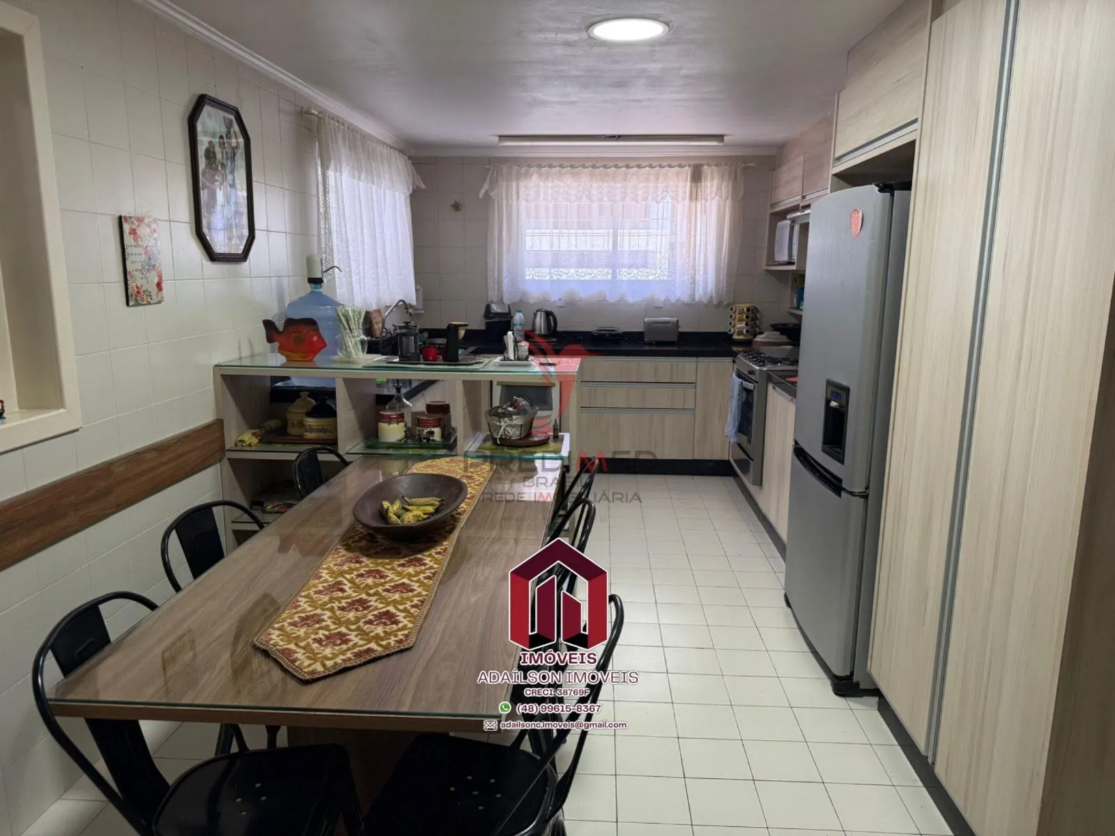 Imagem Linda Casa em Florianópolis, SC Brasil -Bairro Trindade com 4 dormitórios, sendo 2 suítes