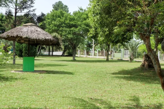 Imagem Excelente Sítio com 4.672m², em condomínio, no centro de Águas Claras