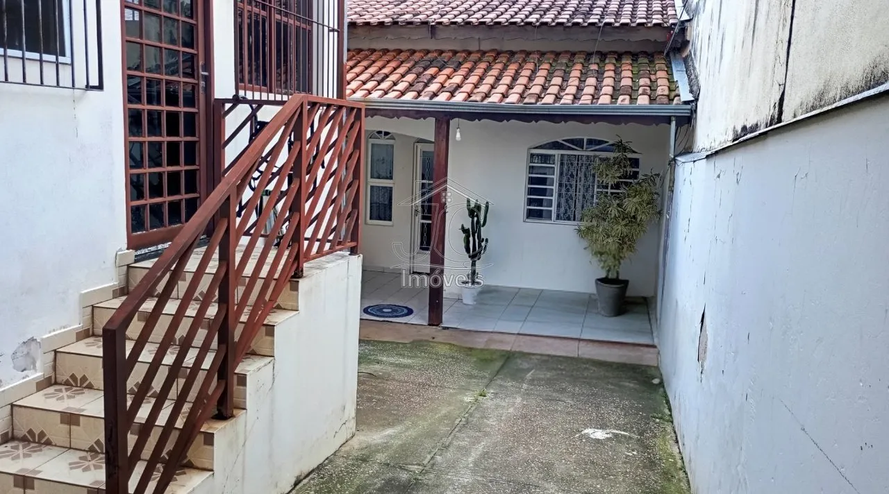 Imagem Casa com 3 quartos com barracão comercial no piso inferior à venda em Valinhos.