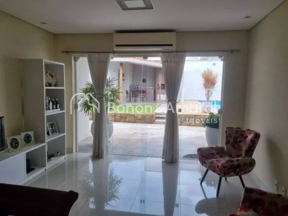 Imagem Sobrado amplo com ambientes bem distribuídos, ideal para quem busca conforto e espaço para a famí...