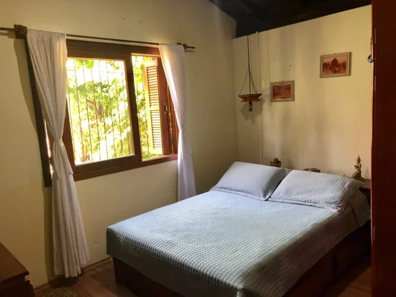 Imagem Oportunidade única: Casa dos sonhos em Garopaba com edícula e jardim exuberante!