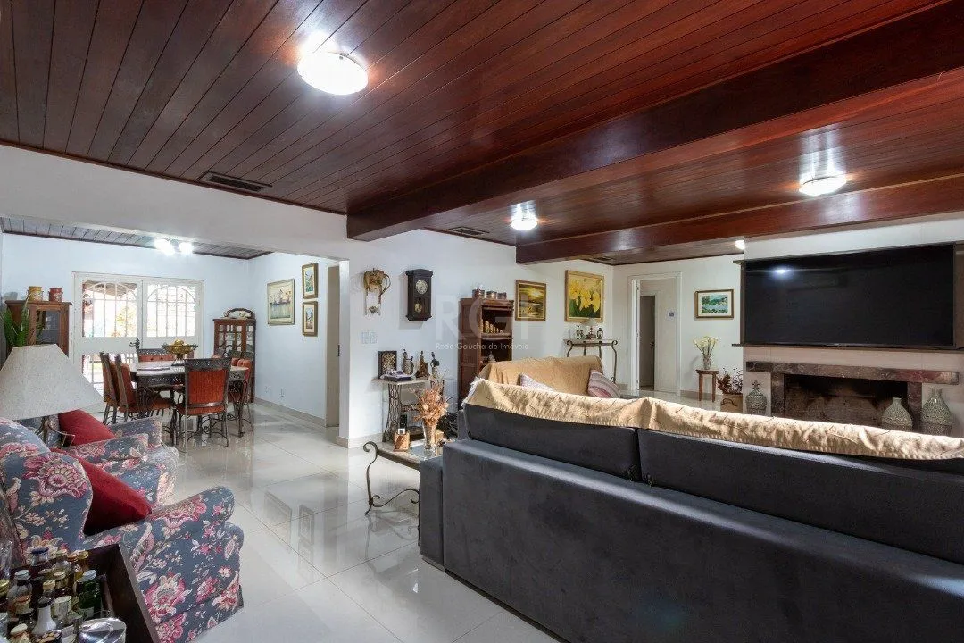 Imagem Casa para Venda - 300m², 4 dormitórios, sendo 2 suites, 4 vagas - Vila Assunção