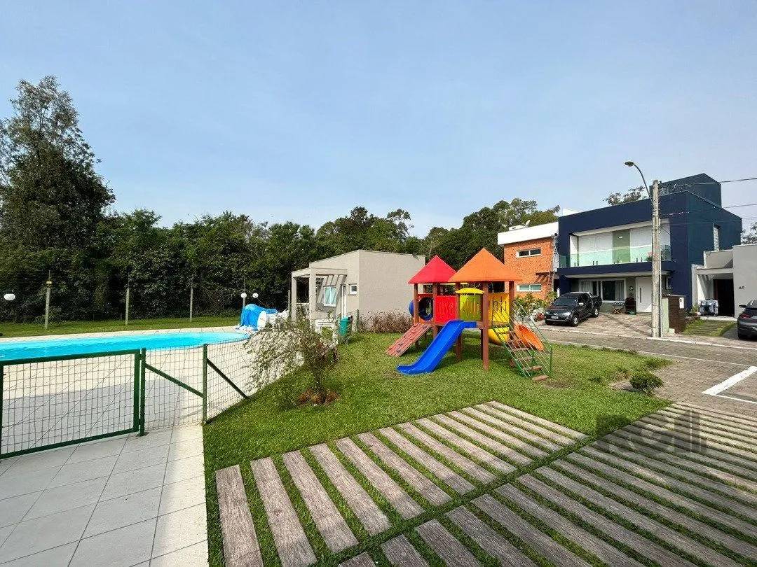 Imagem Casa em condominio com excelente padrão construtivo, possui 3 dormitórios, sendo 1 suíte máster com closet e sacada