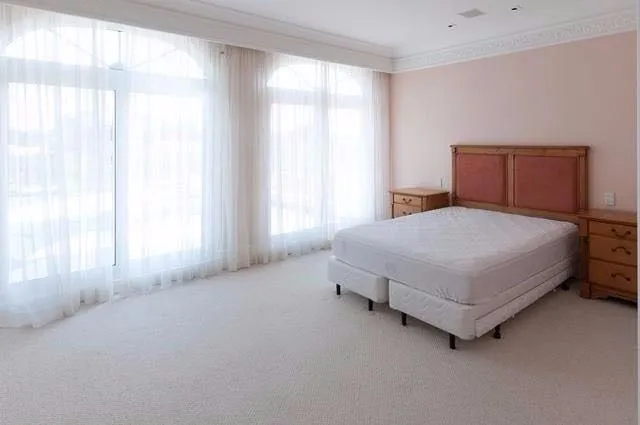 Imagem Mansão em condomínio fechado