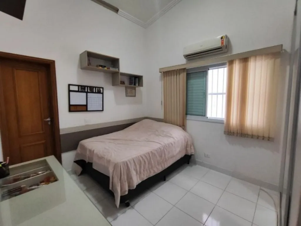 Imagem CASA COM 150,00 m² - GUILHERMINA - PRAIA GRANDE SP