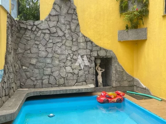 Imagem Cobertura, 400m², Ponta da Praia, 3 dormitóros, sendo 3 suítes, 3 vagas, Reformada,