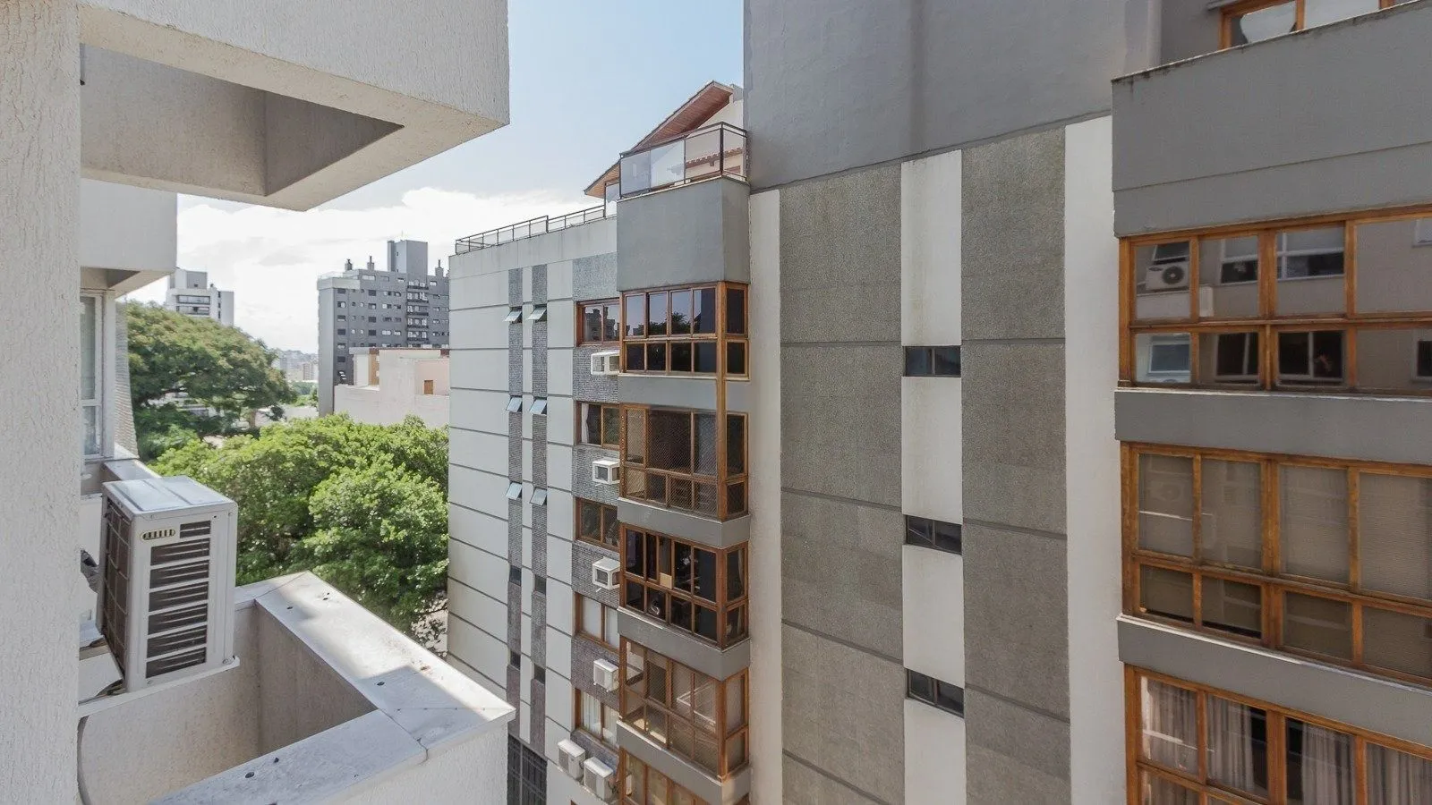 Imagem Apartamento 2 dormitórios, 1 suíte, 2 vagas, Petrópolis, Porto Alegre.