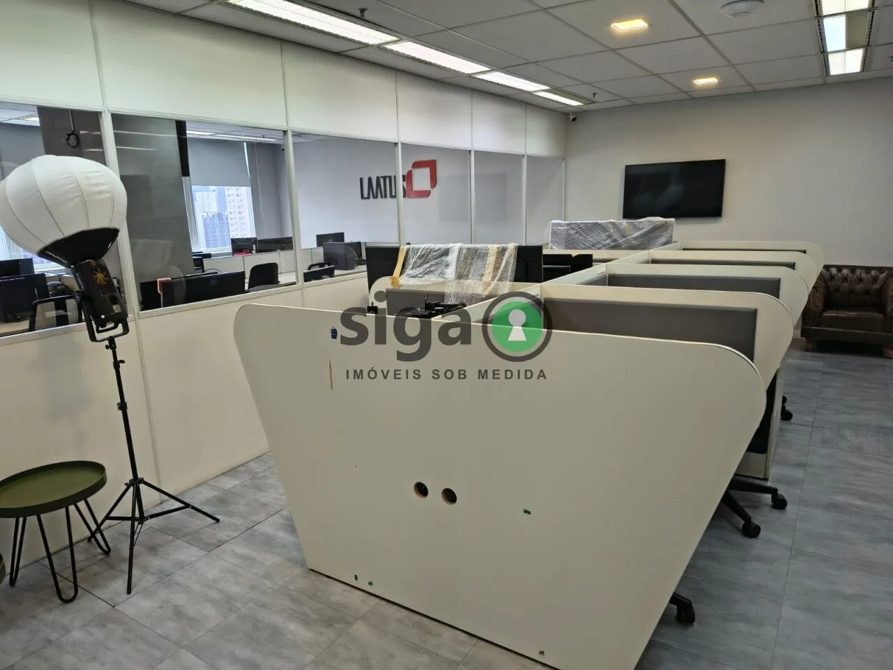 Imagem SALA 669M ² COM MOBILIA PARA LOCAÇÃO AV ROQUE PETRONI BROOKLIN