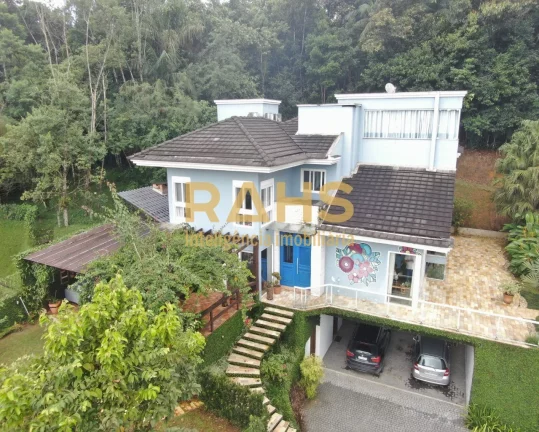 Linda casa com piscina e pista de skate no bairro São Marcos. Se tem algo que esse momento de pande...