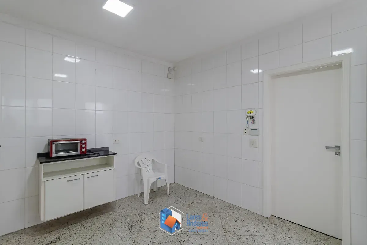Imagem Sobrado para venda em Vila Brasílio Machado com 4 quartos, sendo 1 suíte, 255m²