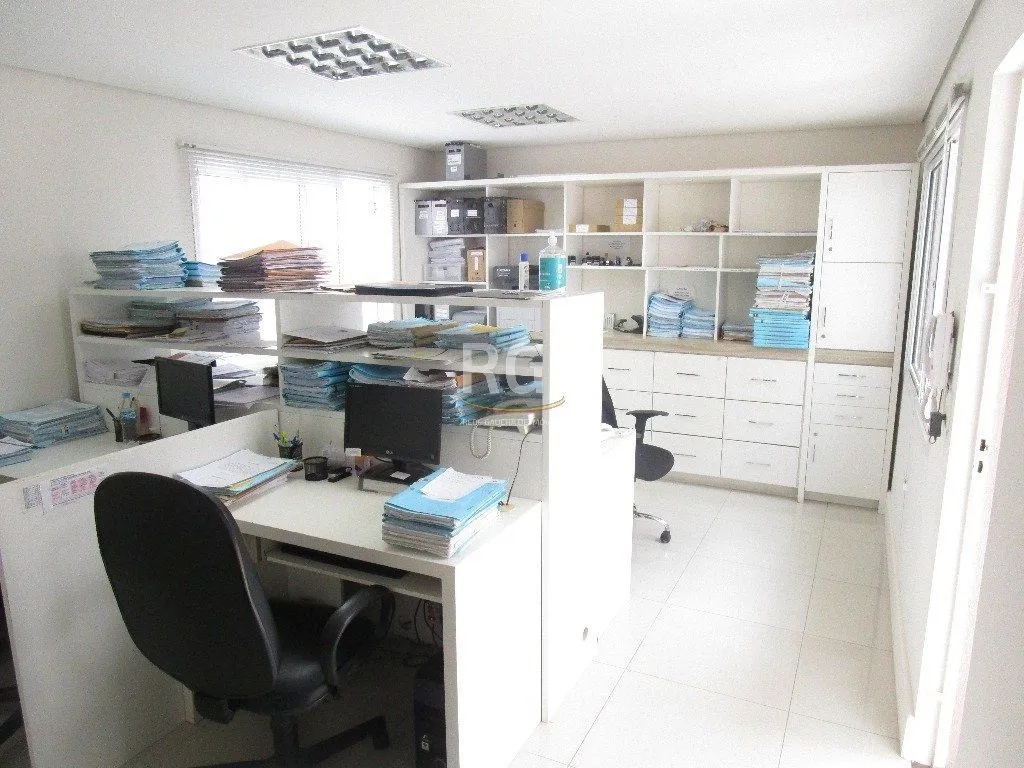 Imagem Casa para Venda - 227m², 4 dormitórios, 1 vaga - Menino Deus