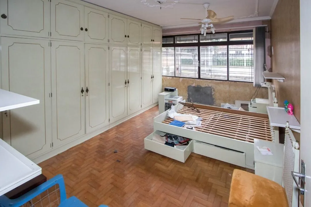 Imagem Casa para Venda - 200m², 3 dormitórios, 8 vagas - Cristal