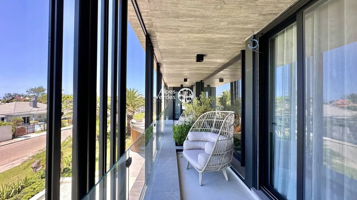 Imagem Vende-se casa prox a beira mar em Xangri-lá - 5 Quartos- Valor R$ 12.827.000,00