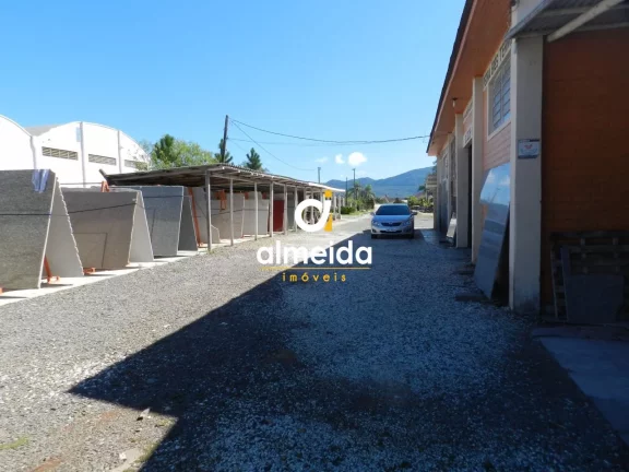 Imagem Empresa a venda com terreno de 30 x 106 de frente para Faixa Velha