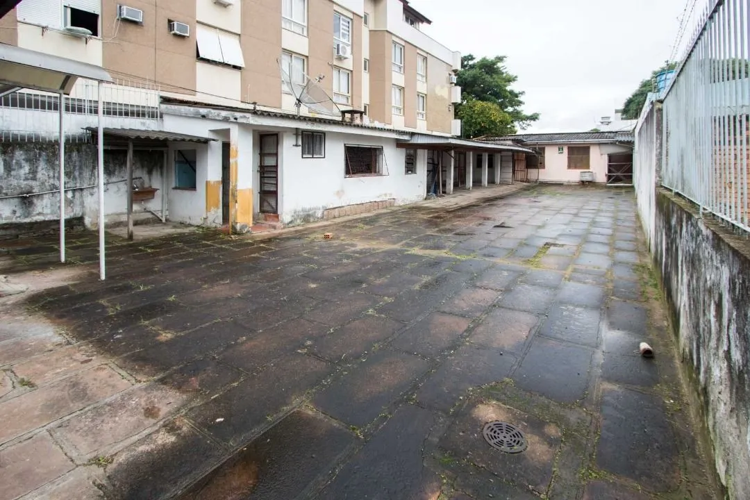 Imagem Casa para Venda - 200m², 3 dormitórios, 8 vagas - Cristal