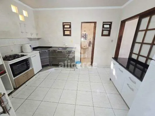 Imagem Casa à Venda em Campinas | 4 Dormitórios, Suíte, Terraço e Garagem