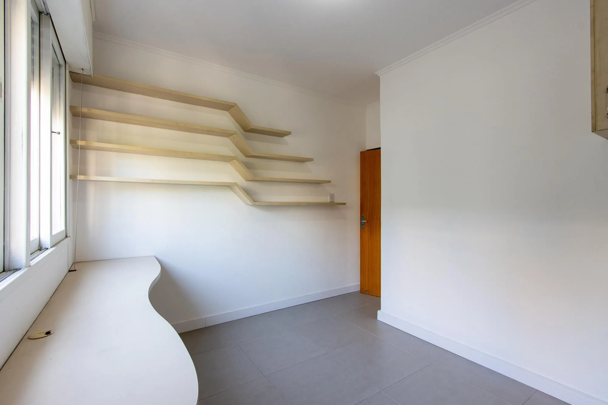 Imagem Apartamento à venda no bairro Moinhos de Vento, em Porto Alegre - RS. Com área privativa de 100.73m².